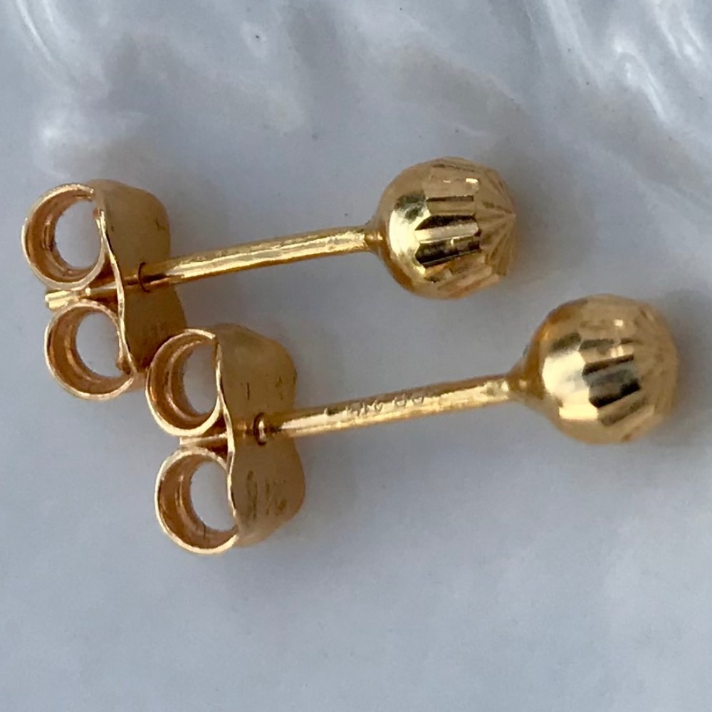 21K Gold Stud Earrings